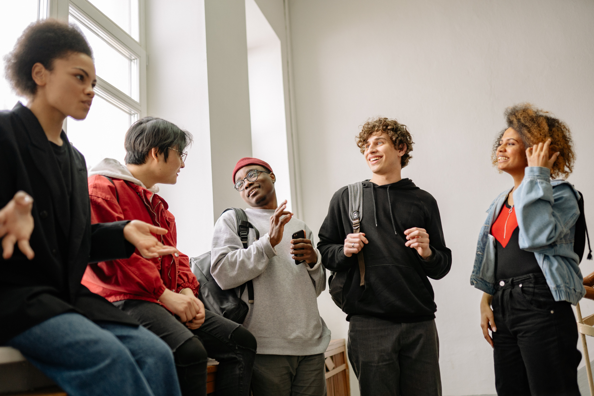 El Cuerpo Europeo de Solidaridad, Youthpass y Europass forman un sistema integrado para que las competencias adquiridas en el voluntariado sean reconocidas en entornos educativos y laborales de toda Europa.