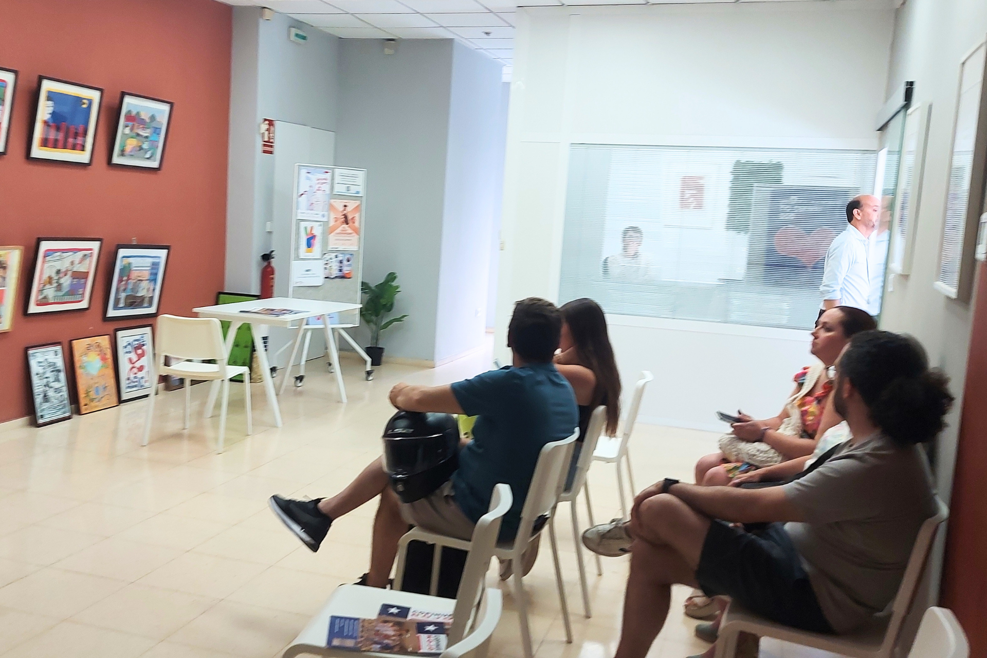 Más de 250 residentes chilenos realizan sus trámites consulares en la Casa del Voluntariado de València